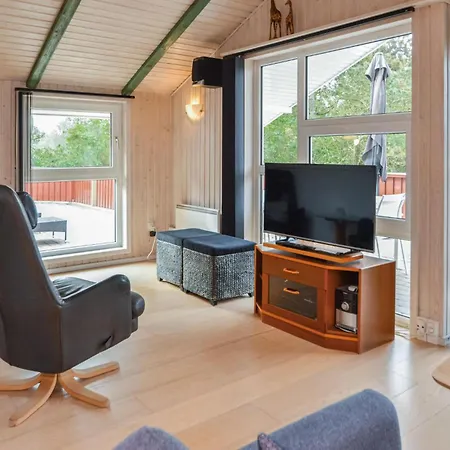Lovely Home In Blavand With Sauna בלבאנד