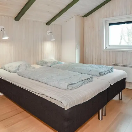 Lovely Home In Blavand With Sauna בית נופש