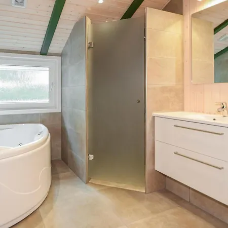 בית נופש Lovely Home In Blavand With Sauna