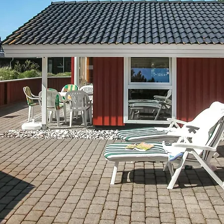 Lovely Home In Blavand With Sauna בית נופש